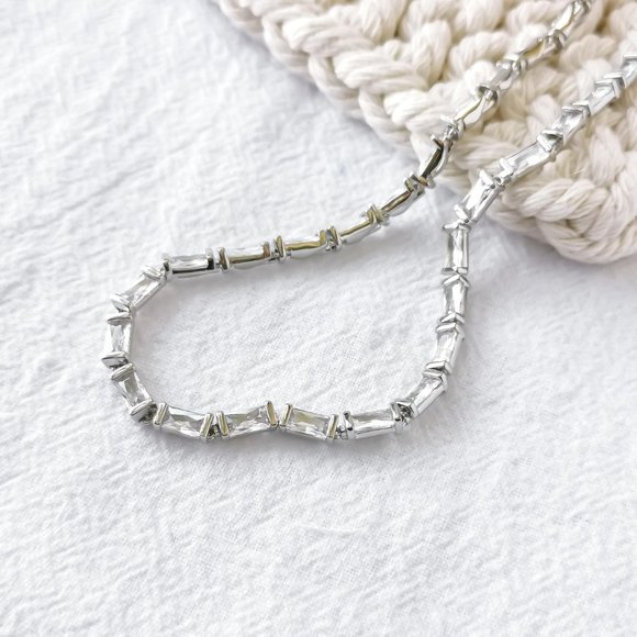 Authentic Kendra Scott Juliette - Silver White Crystal Strand Necklace - Picture 2 of 3